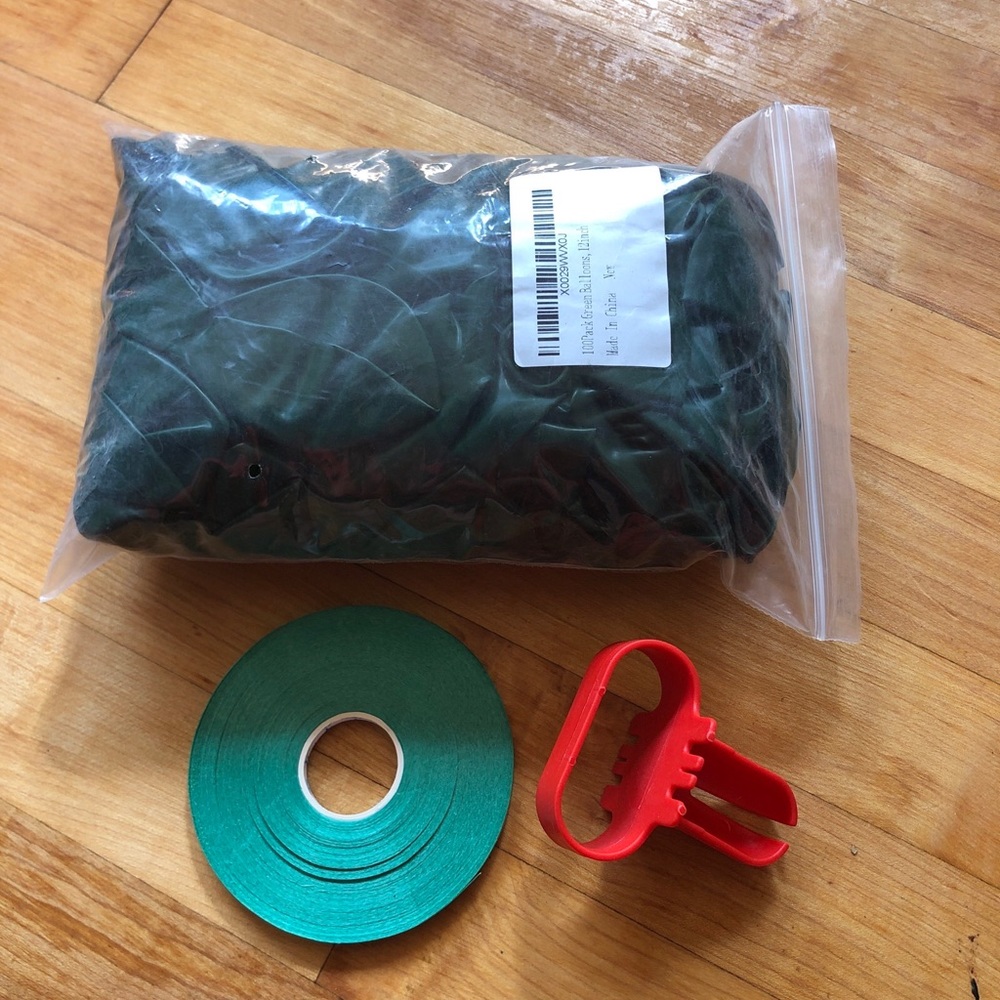 100 green 12 inch balloons with ribbon and tying tool